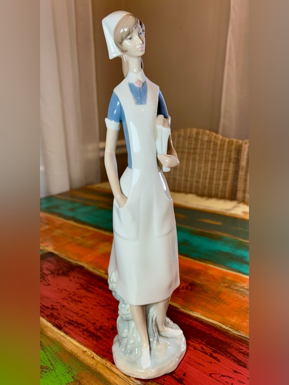 Vintage Lladró Porcelain Nurse Figurine 4603 Blue Bellflower Stamp Marked Spain - Picture 10 of 16